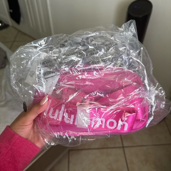 Sonic pink belt bag🩷 - Picture 4 of 5